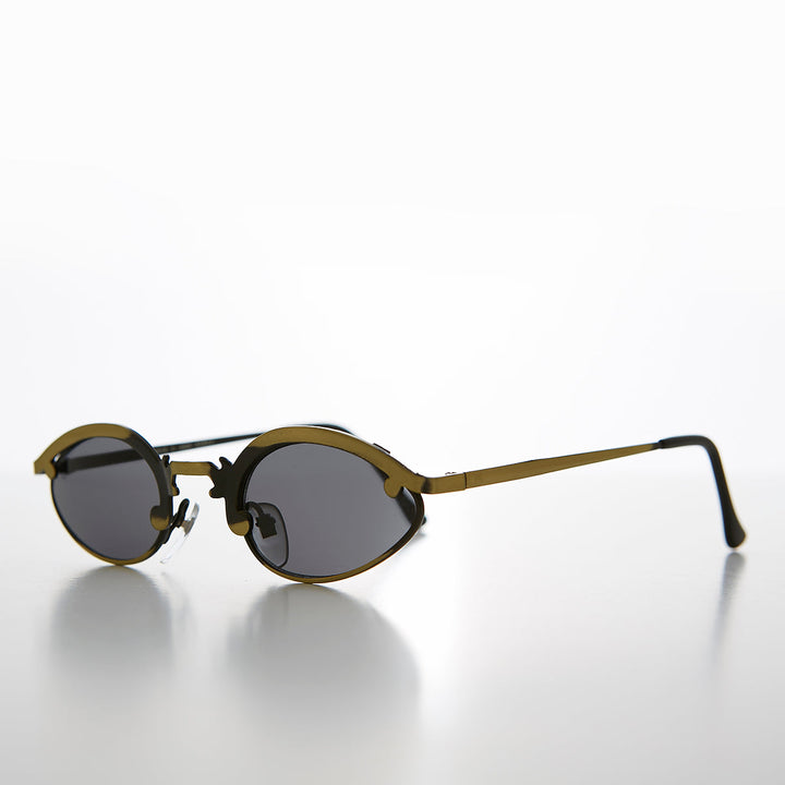 Unique Oval Metal Vintage 90s Sunglass - Lotus